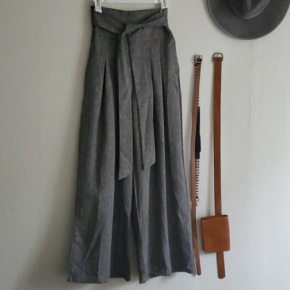 Wide leg, high waisted pants
